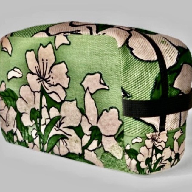 Neceser Cascada de Flor de Rosa  (Toiletry bag with sturdy polyester fabric with a zippered closure. 
)