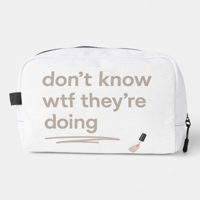 Neceser Clean Girl Chaos – Skincare Delulu Vibes Quote (Anverso)