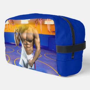 Neceser El hombre musculoso de SlipperyJoe engrosó un tren