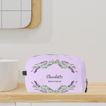 Neceser Flores de lavanda violeta dama de honor<br><div class="desc">Un fondo violeta. Decorado con flores de lavanda y vegetación eucaliptica. Personaliza y agrega el nombre de tu novia.</div>