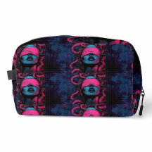 Medusa con los ojos ciegos rosados