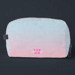 Neceser Moda moderna monogramada Pastel azul rosa Ombre<br><div class="desc">Moda moderna de los años 90,  bolsa de inodoro estético oscuro con monograma y nombre personalizado.</div>