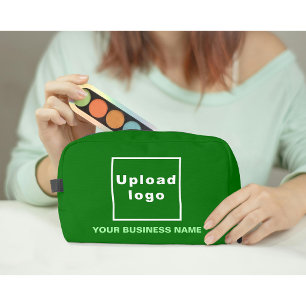 Neceser Nombre comercial y logotipo en Green Dopp Kit