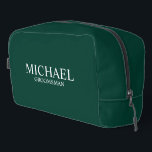 Neceser Nombre del Groomsman personalizado clásico<br><div class="desc">Regalos clásicos personalizados de Groomsman con el nombre y el título personalizados del groomsman en un estilo de letra serif clásico blanco sobre fondo verde esmeralda. También perfecto para el Mejor Hombre,  Padre de la Novia y más.</div>