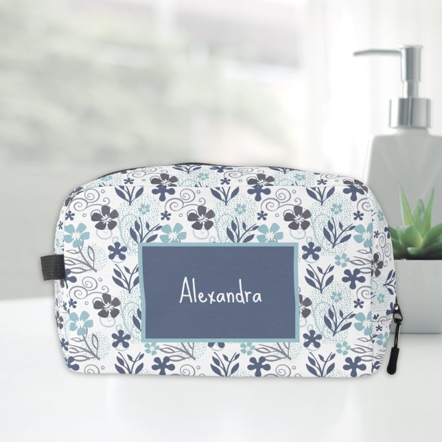 Neceser Patrón de flores azules (dopp kit with flower pattern and name)