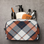Neceser Retro Funky Plaid Mens Travel<br><div class="desc">Mantén tus productos básicos de aseo organizados con estilo con nuestro kit de viaje masculino. Con un diseño retro y retro en tonos azules y marrones, este kit añade un toque de personalidad a sus viajes. Perfecto para el Día del Padre, es un regalo reflexivo que combina funcionalidad con estilo...</div>