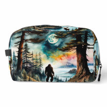 Sasquatch sobre un bosque en la orilla del océano