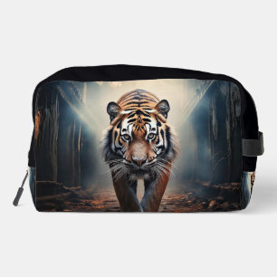 Neceser Viejo tigre negro y naranja en un bosque surrealis