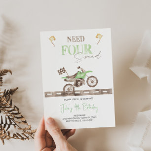 Necesidad de cuatro invitaciones de cumpleaños en