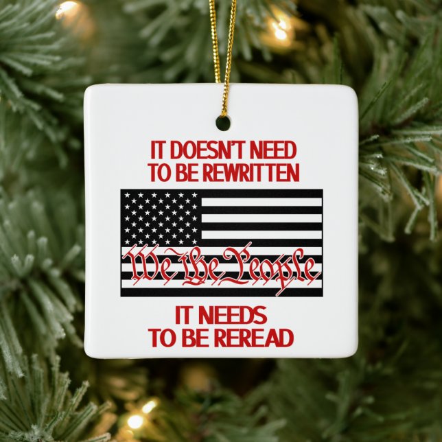 Necesita ser releído el ornamento de Navidad (Árbol)