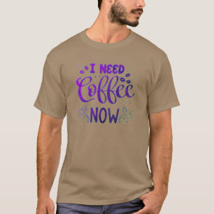 Necesito café ahora una graciosa camiseta oscura p