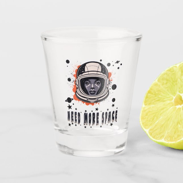 Necesito Más Espacio – Vaso de Chupito de Astronau (Anverso)