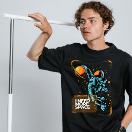 Necesito más ropa de calle espacial camiseta
