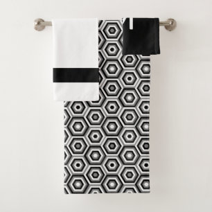 Negrita en blanco y negro con baño de monograma op