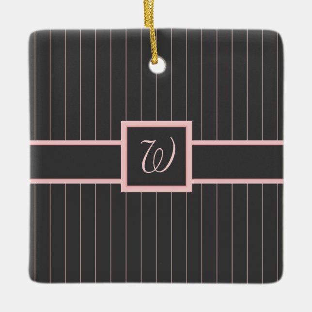 Negro con ornamento de pinzas rosadas (Anverso)