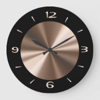 Negro de moda con reloj de pared del centro de bro