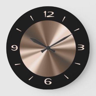 Negro de moda con reloj de pared del centro de bro