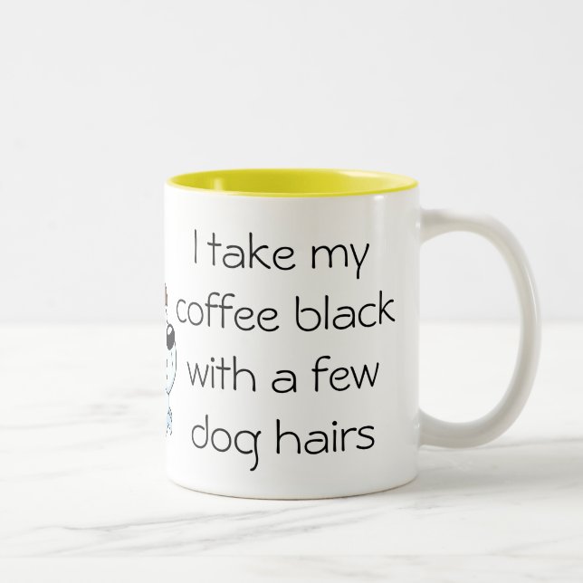 Negro divertido del café con la taza del pelo de (Derecha)