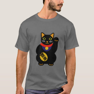 Negro en la camisa afortunada gris del gato
