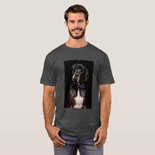 Negro en la camiseta negra de great dane