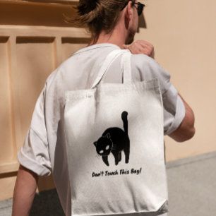 Negro gracioso, gato no toques esta bolsa