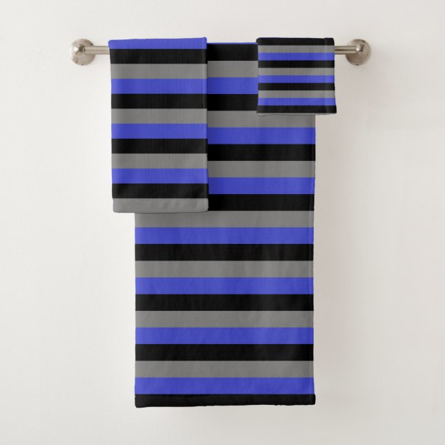 Negro, grises carbones y rayas azules (In situ)