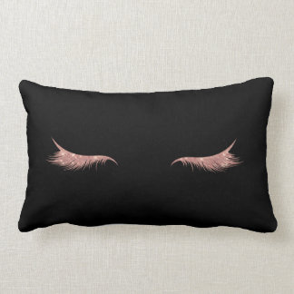 negro y almohada color de rosa de los latigazos