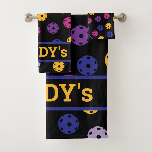 Neon en baloncesto negro, texto personalizado (In situ)