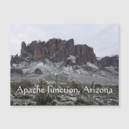 Nieve sobre las montañas de la superstición