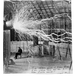 Nikola Tesla en su cortina de ducha del