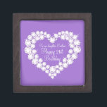 Niña corazón caja de regalo de cumpleaños 21<br><div class="desc">Efecto gráfico del diamante de bonito en la caja de regalo de keepsake púrpura. Perfecto para mostrar un regalo especial para su hija en un cumpleaños especial. La caja de regalo dice: "A nuestra hija Eveline. Feliz cumpleaños 21", o puede ser personalizado con sus propias palabras y nombre. Diseño exclusivo...</div>