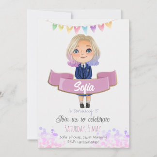 Niña pequeña con invitación de vestidos azules