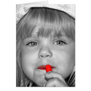 Niña pequeña con labios rojos Cumpleaños