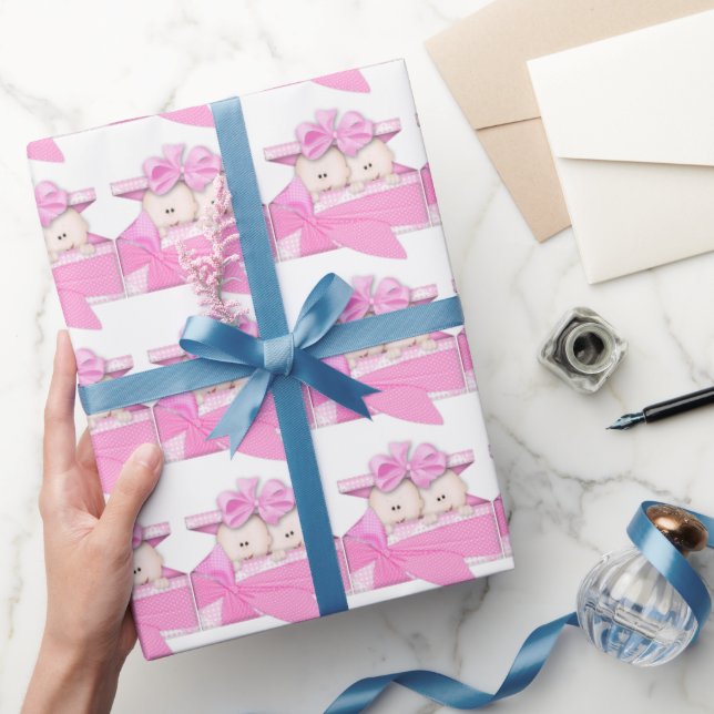 Niñas gemelas en papel de envoltura actual (Regalar)