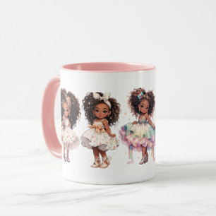 Niñas pequeñas hermosas en taza romántica