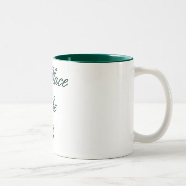 Ningún lugar tiene gusto de la taza verde de OM (Derecha)