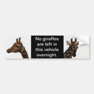 ninguna jirafa dejada detrás de la pegatina del pa