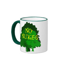 Ningunas armas nucleares con la taza de café verde