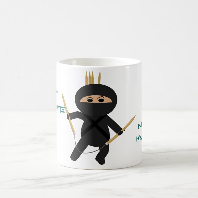 Ninja con la taza circular de las agujas que hacen (Centro)
