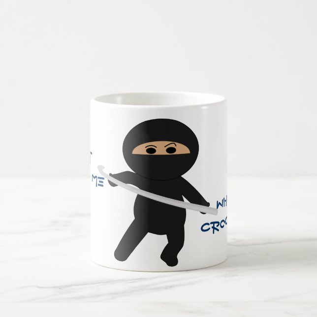 Ninja con la taza del gancho de ganchillo (Centro)