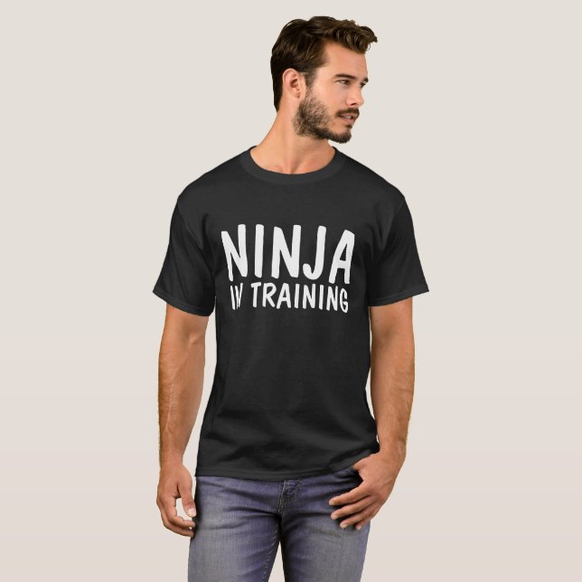 NINJA EN FORMACIÓN Camisetas divertidas de karate (Anverso completo)