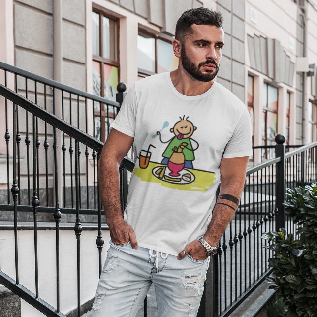 Niño Comiendo Una Camiseta De Huevo Adulto (Subido por el creador)