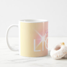 Niño de la taza de café ligero