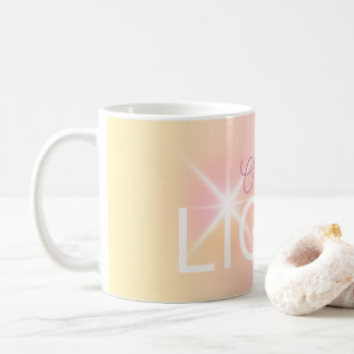 Niño de la taza de café ligero