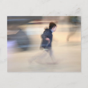 Niño escapando de la tarjeta Spider Beaubourg de L