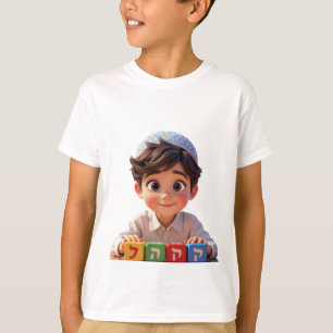 Niño judío lindo con una camiseta kippah