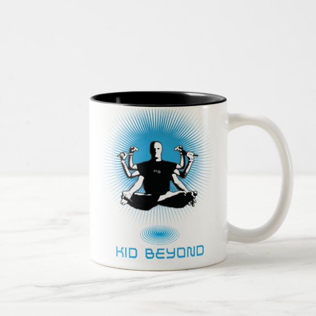 Niño más allá de la taza (Derecha)