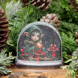 Niño mayor de edad con abrigo verde