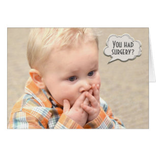 niño pequeño con humor de cirugía
