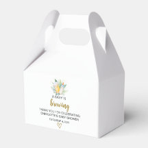 Niño pequeño está preparando caja de saltos